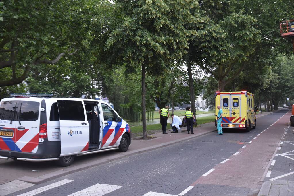 Omstanders redden dronken man uit het water