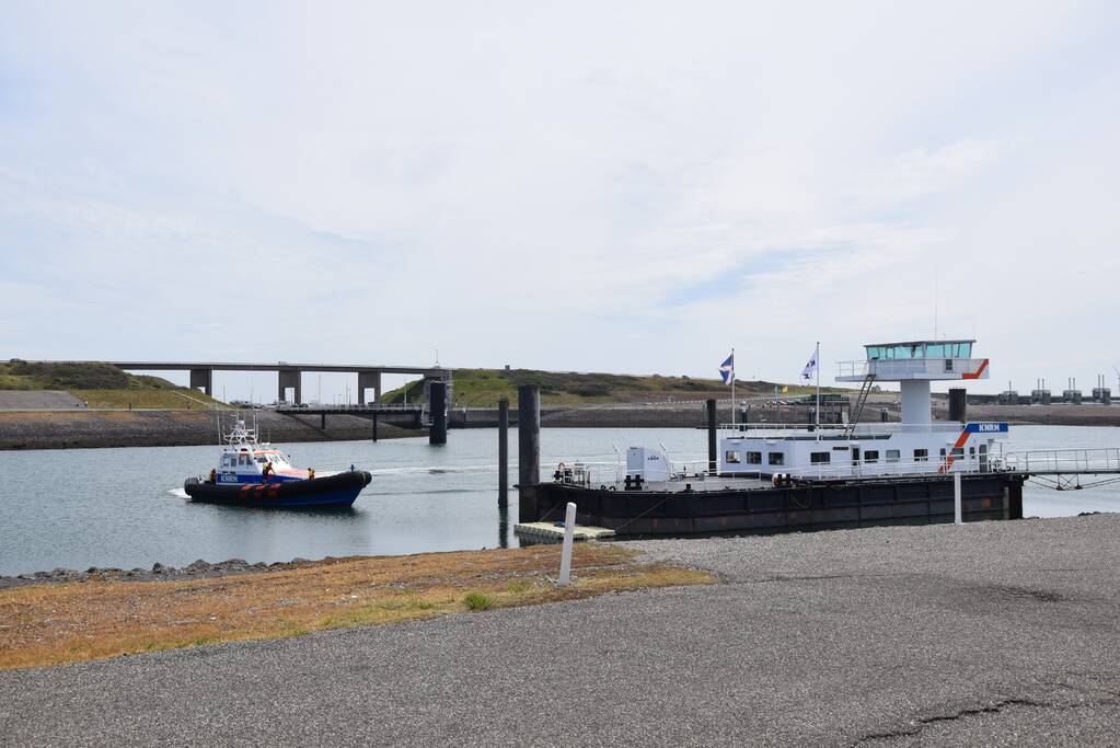 KNRM haalt gewonde van vissersboot