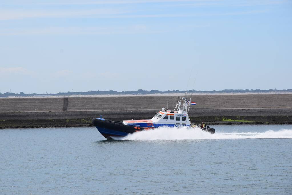 KNRM haalt gewonde van vissersboot