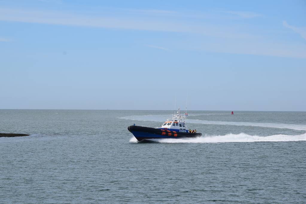 KNRM haalt gewonde van vissersboot