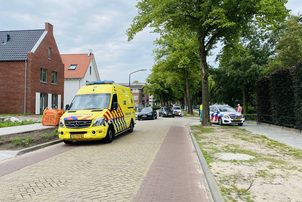 Kind op fiets aangereden door auto