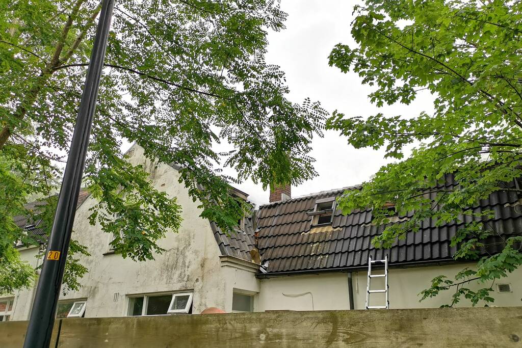 Zwaar gewonde bij heftige brand in woning