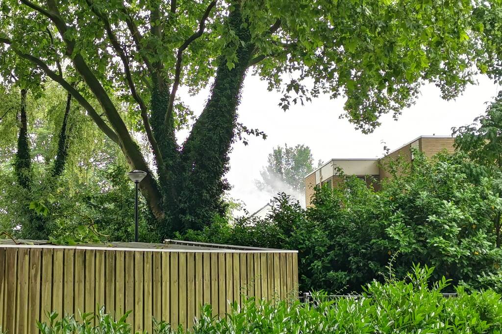 Zwaar gewonde bij heftige brand in woning