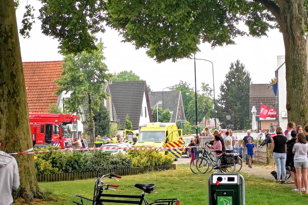 Zwaar gewonde bij heftige brand in woning