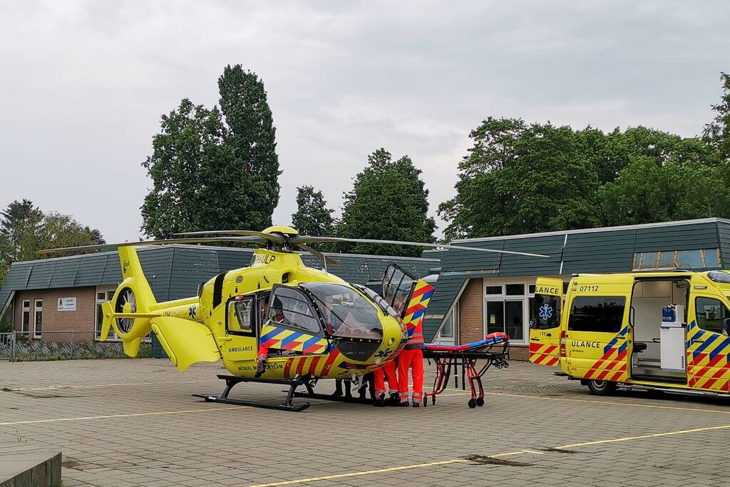 Zwaar gewonde bij heftige brand in woning