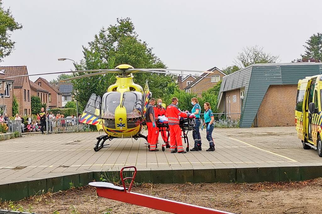 Zwaar gewonde bij heftige brand in woning