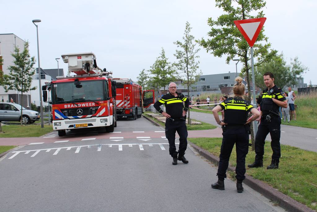 Woning beschadigd na verwoestende autobrand
