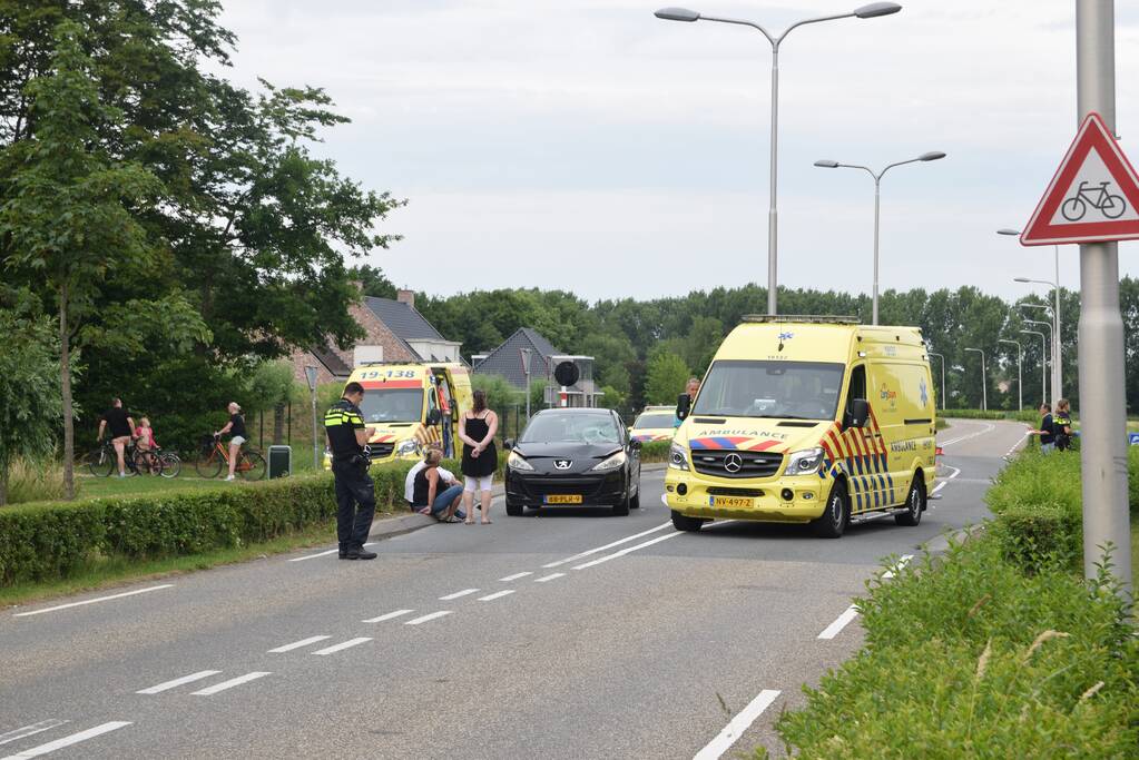 Overstekende voetganger geschept door auto