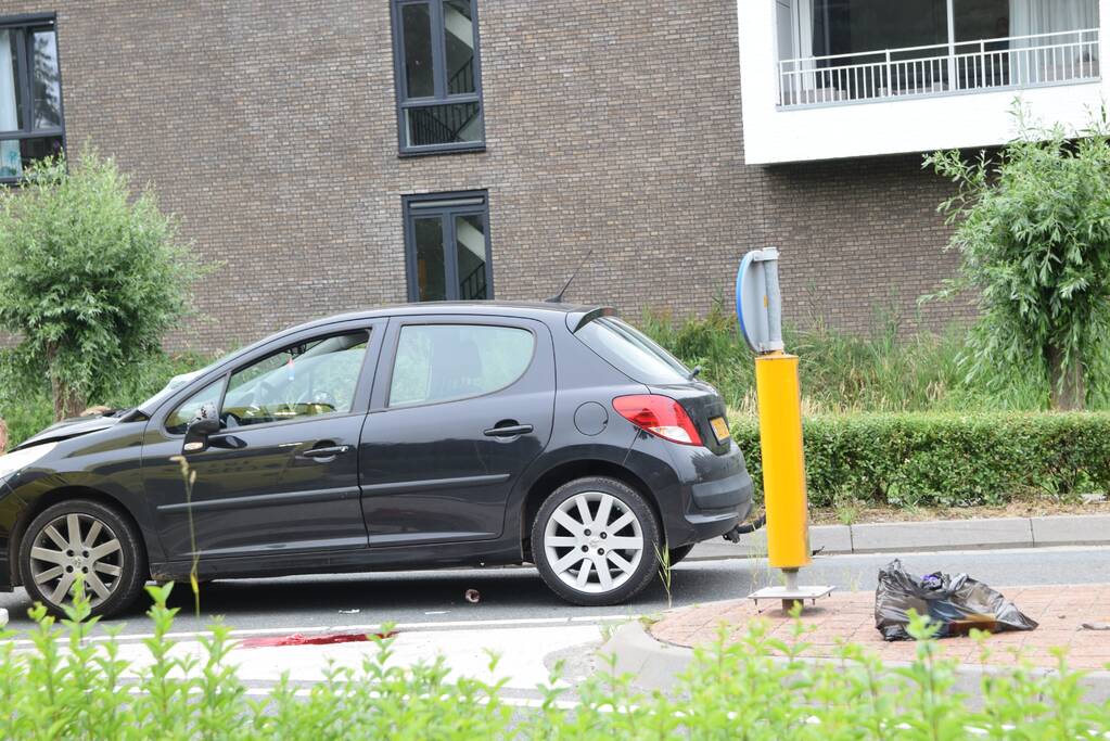 Overstekende voetganger geschept door auto