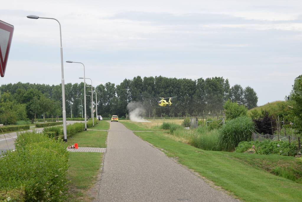 Overstekende voetganger geschept door auto