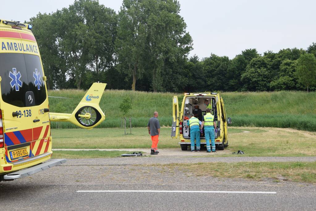 Overstekende voetganger geschept door auto