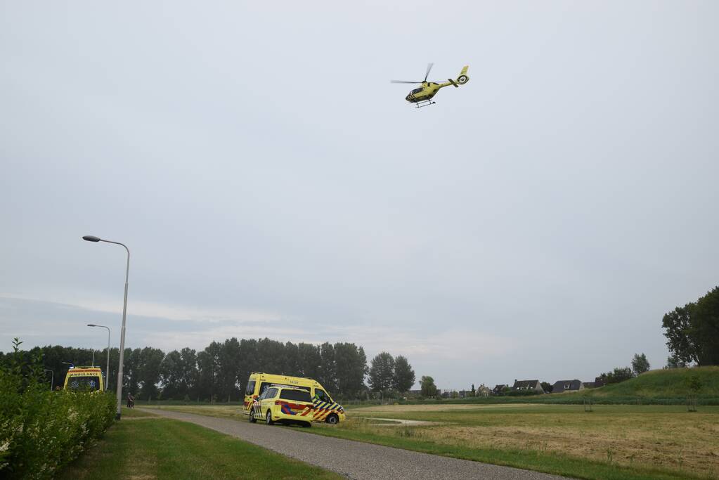 Overstekende voetganger geschept door auto