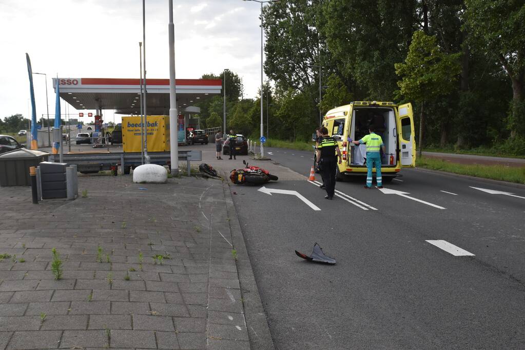 Motorrijder gewond na botsing met auto