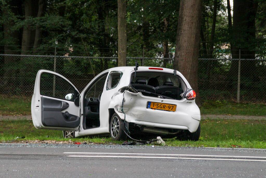 Flinke schade na kop-staart botsing