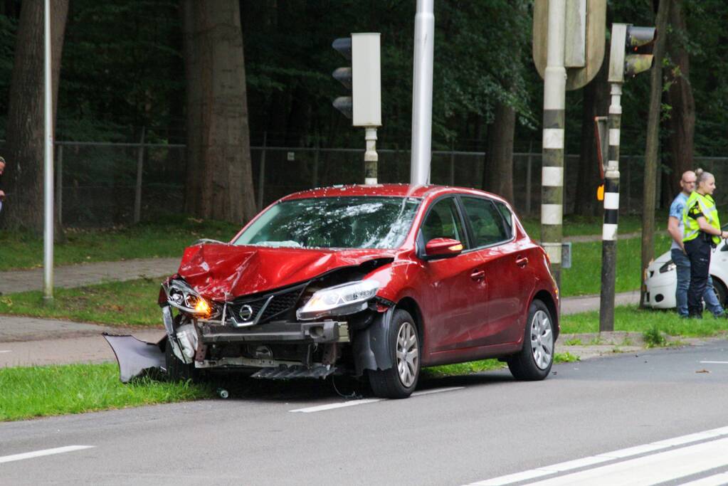 Flinke schade na kop-staart botsing