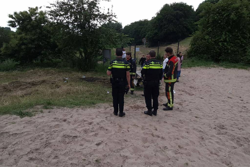 Kampvuur geblust door buurtbewoners