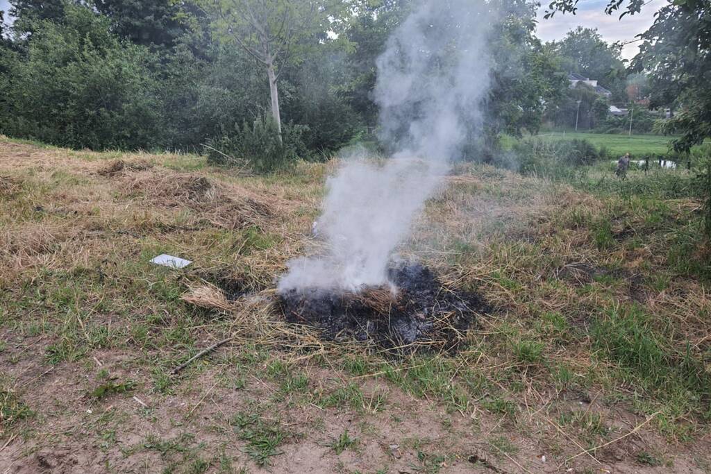 Kampvuur geblust door buurtbewoners