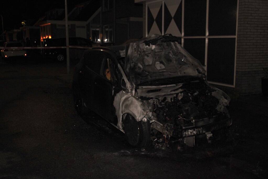 Personenauto verwoest na brand