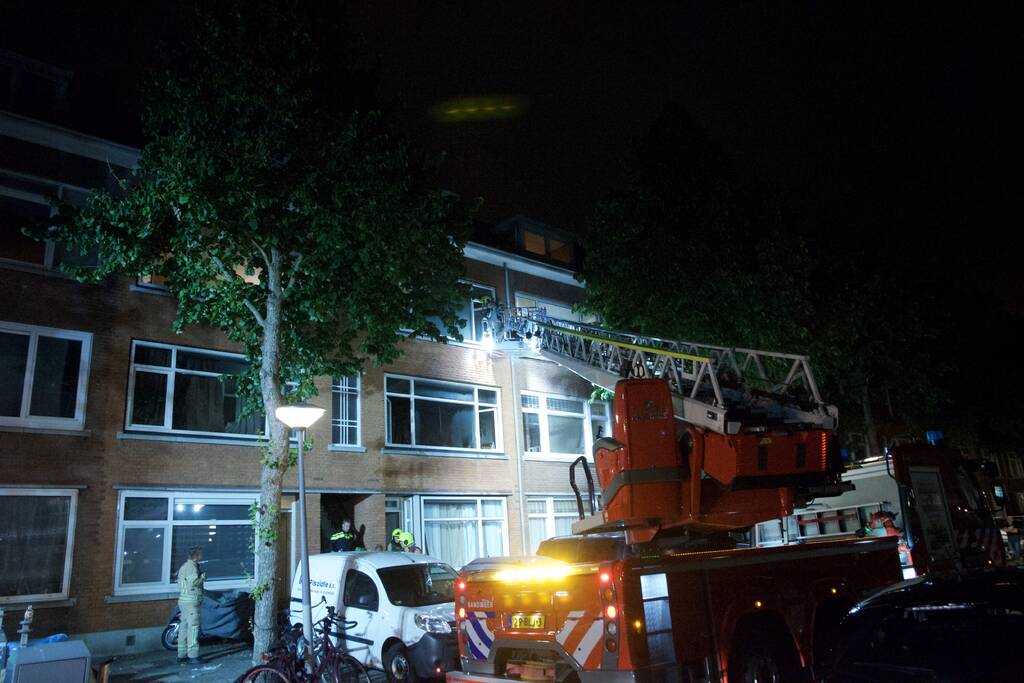 Negen personen uit brandende woning gehaald