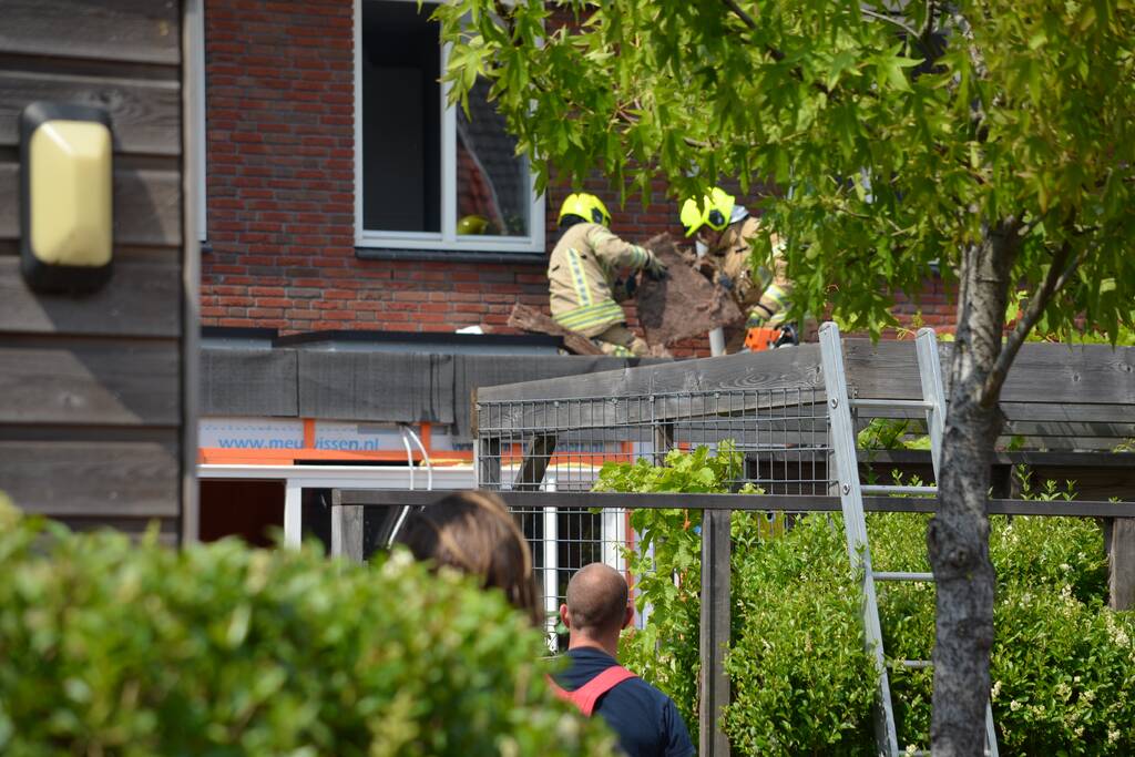 Brand in spouwmuur snel onder controle