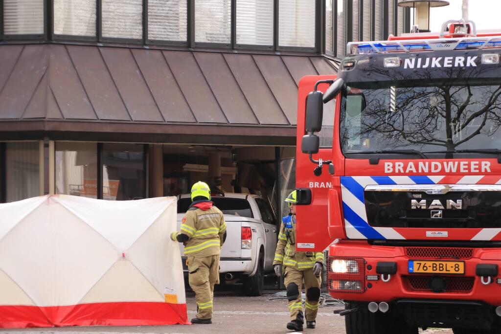 Man die met pick-up stadhuis ramde staat terecht