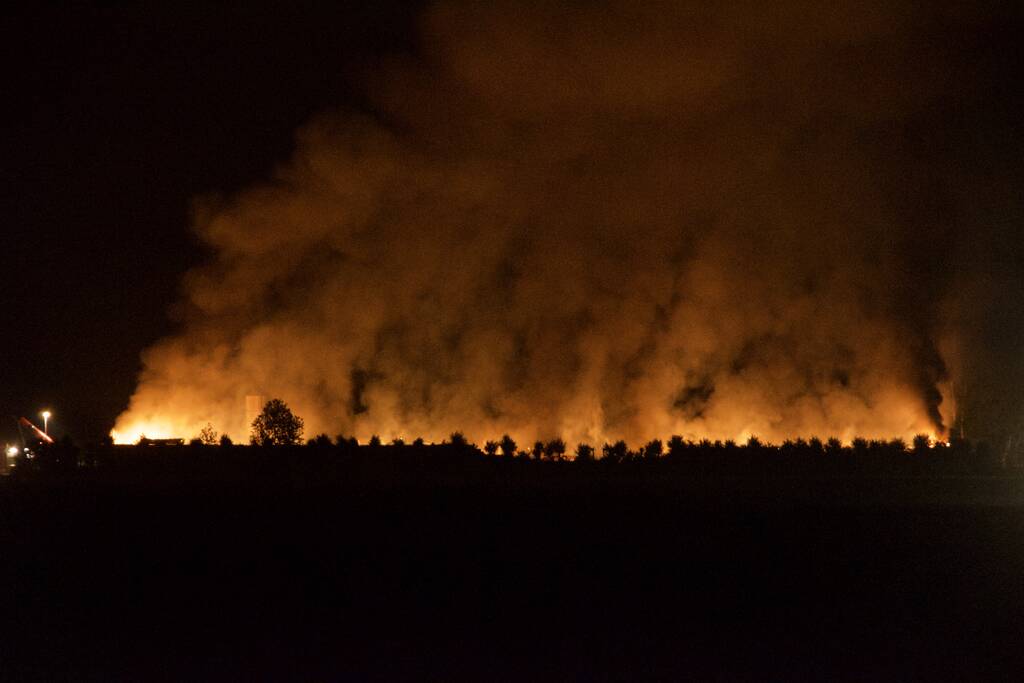 Grote brand verwoest loods