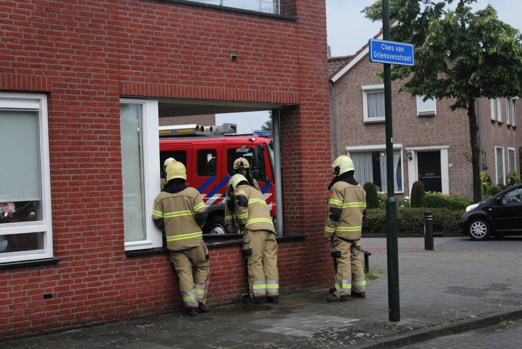Huiskamer loopt vol met water