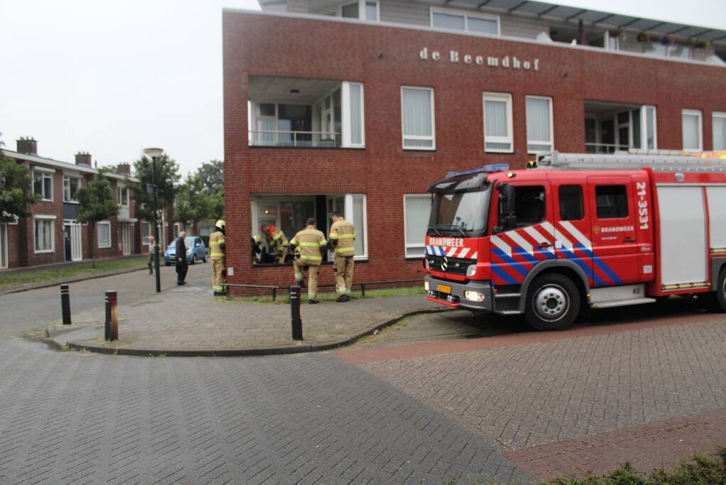 Huiskamer loopt vol met water