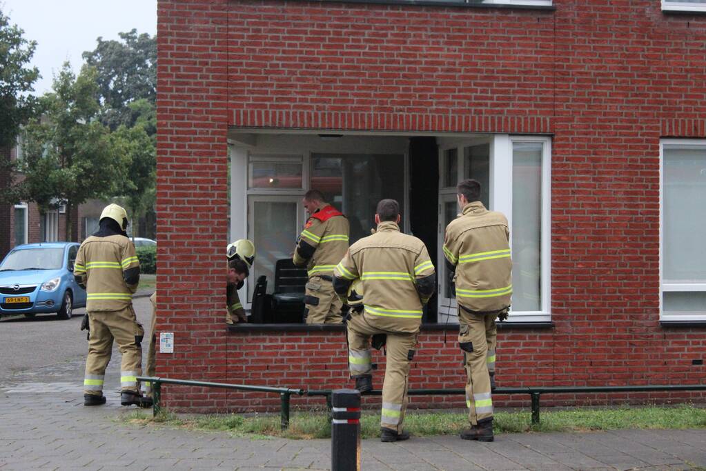 Huiskamer loopt vol met water