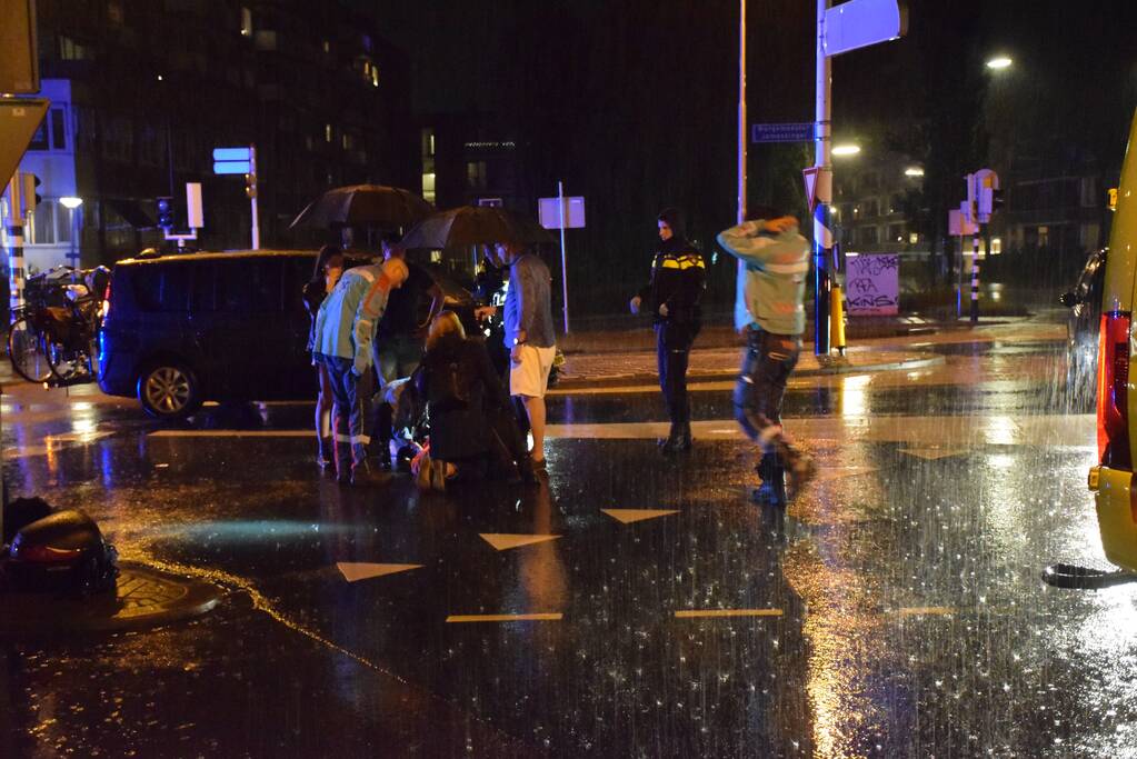 Scooterrijder gewond na aanrijding met auto