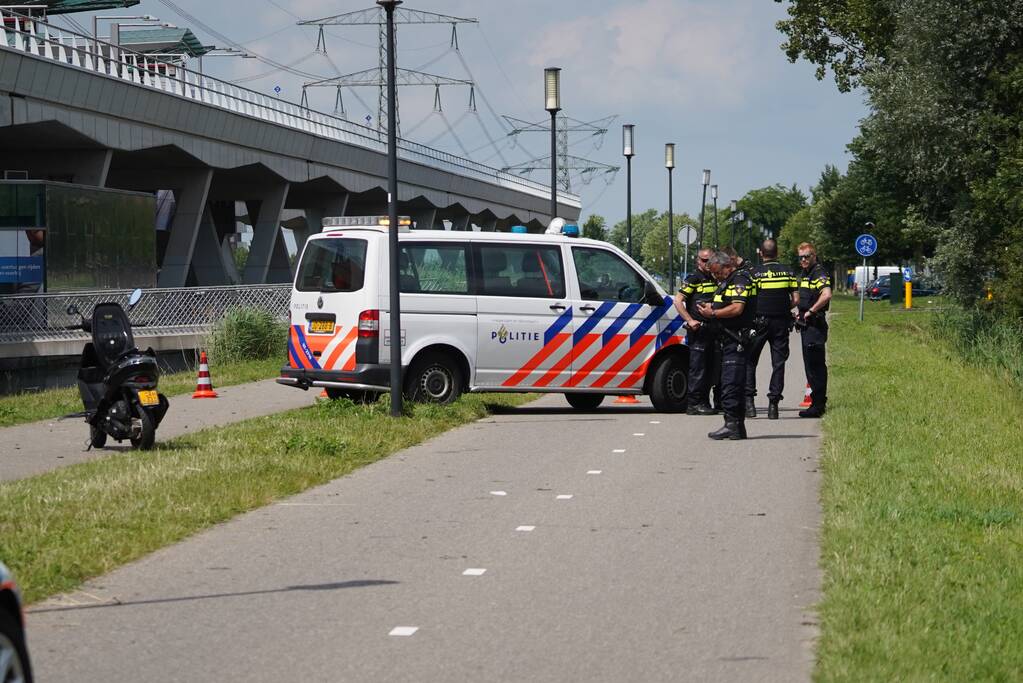 Brommerrijder raakt fietsster na uitwijkmanoeuvre