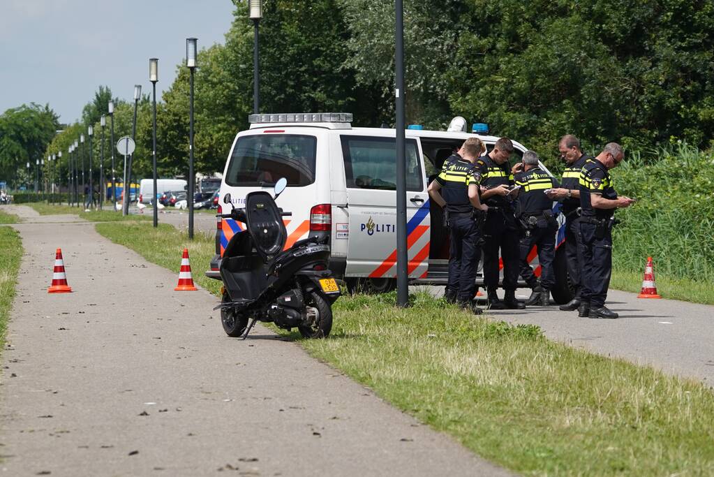 Brommerrijder raakt fietsster na uitwijkmanoeuvre