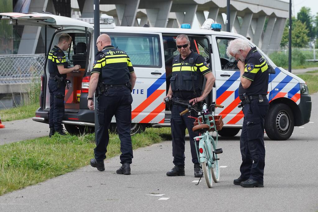 Brommerrijder raakt fietsster na uitwijkmanoeuvre