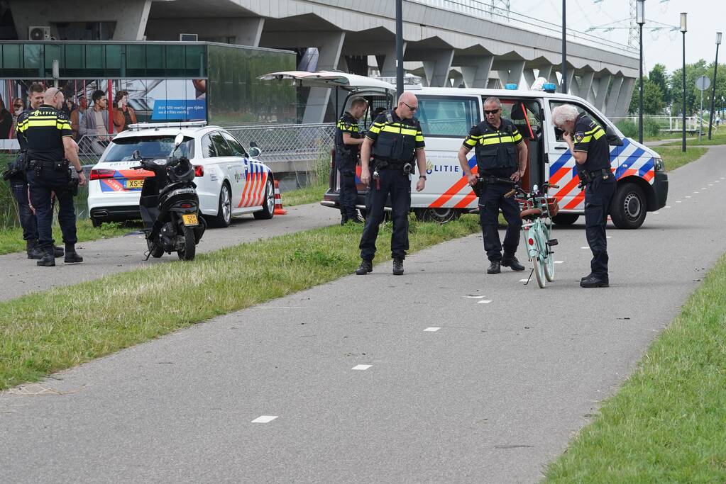 Brommerrijder raakt fietsster na uitwijkmanoeuvre