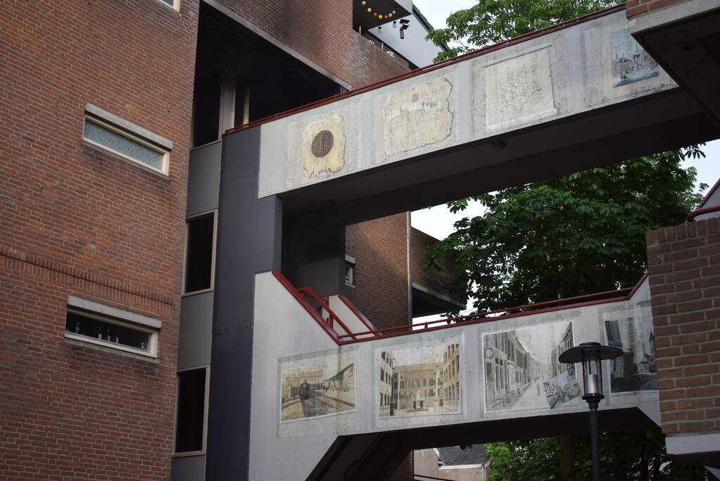 Brand in appartement, bewoners gered met hoogwerker