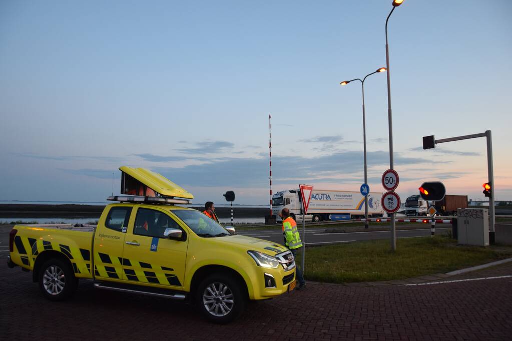 Zeelandbrug afgesloten door zoekactie naar vermist persoon