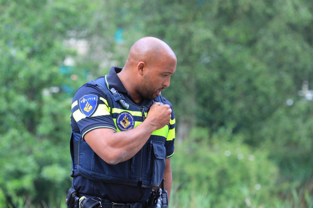 Twee jongens vluchten voor de politie