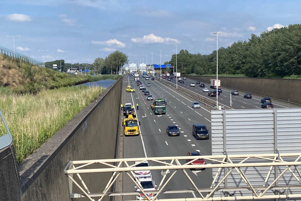 Kop-staartbotsing tussen drie voertuigen