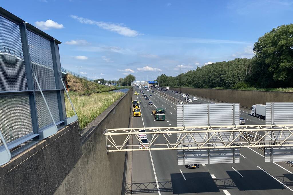 Kop-staartbotsing tussen drie voertuigen