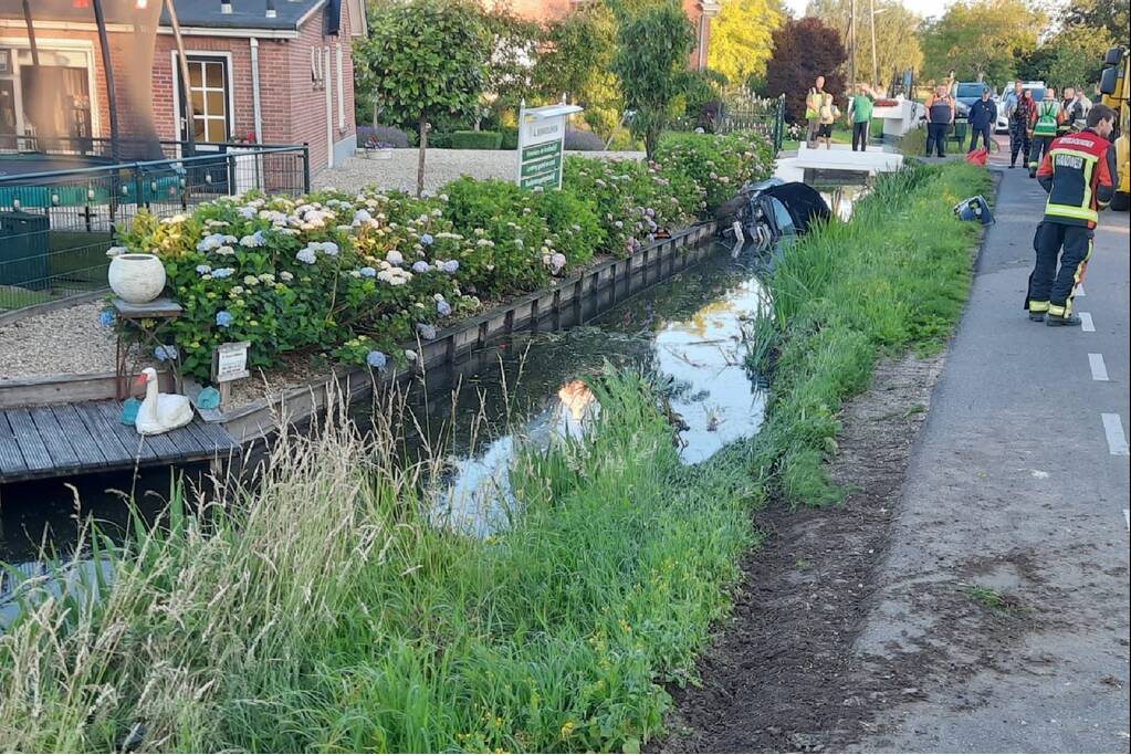 Auto te water geraakt