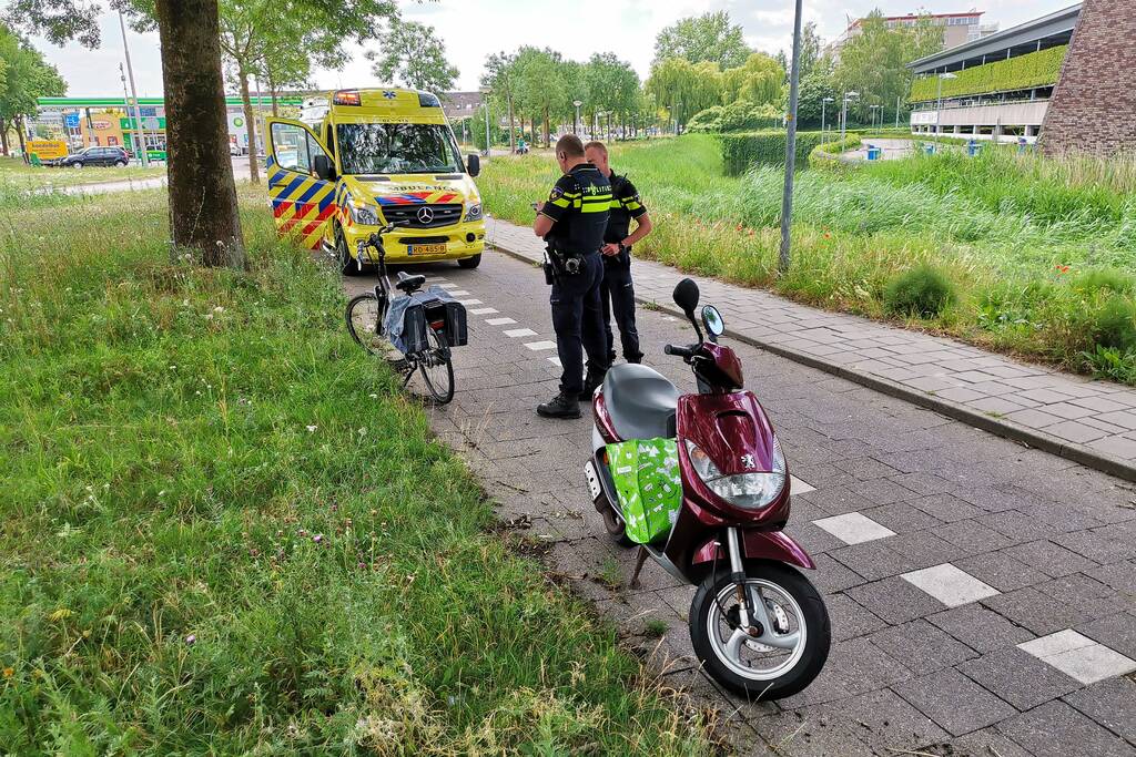Fietsster gewond na inhaalmanoeuvre