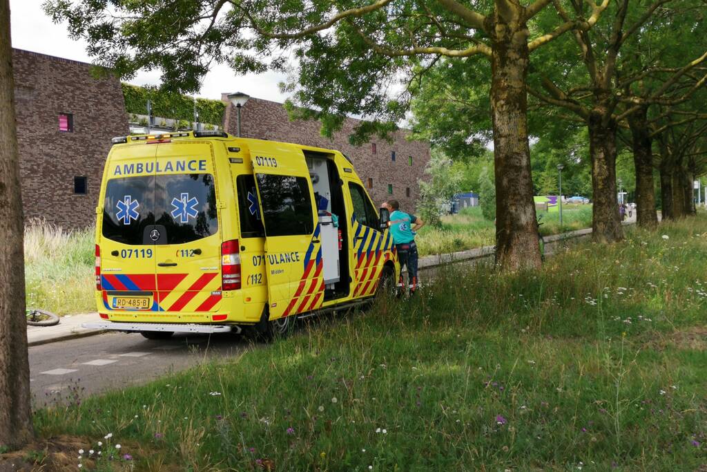 Fietsster gewond na inhaalmanoeuvre