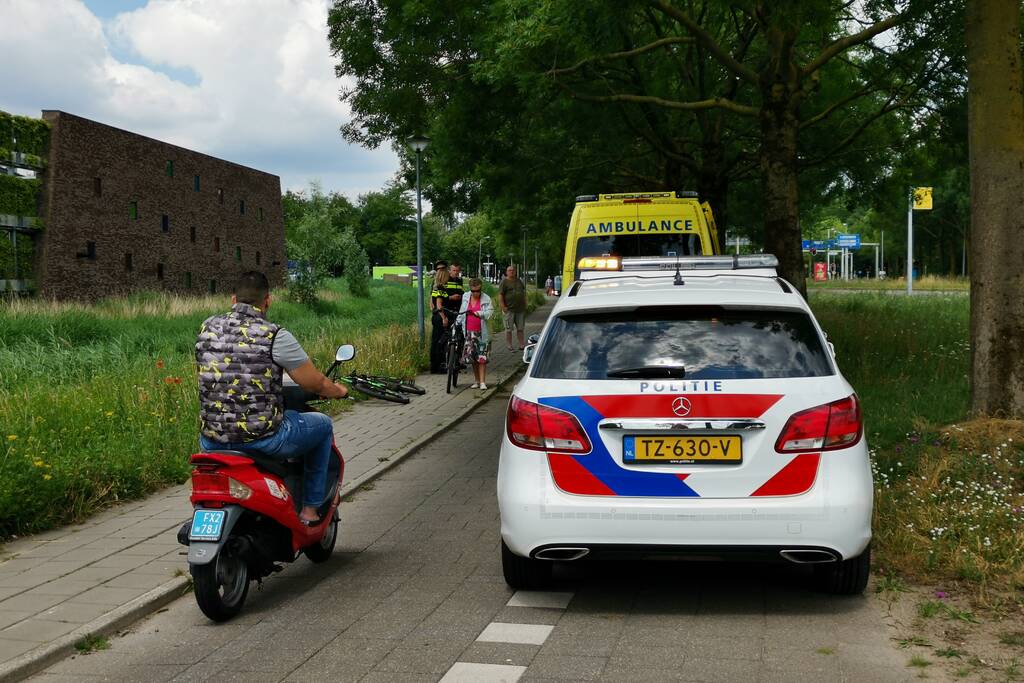 Fietsster gewond na inhaalmanoeuvre