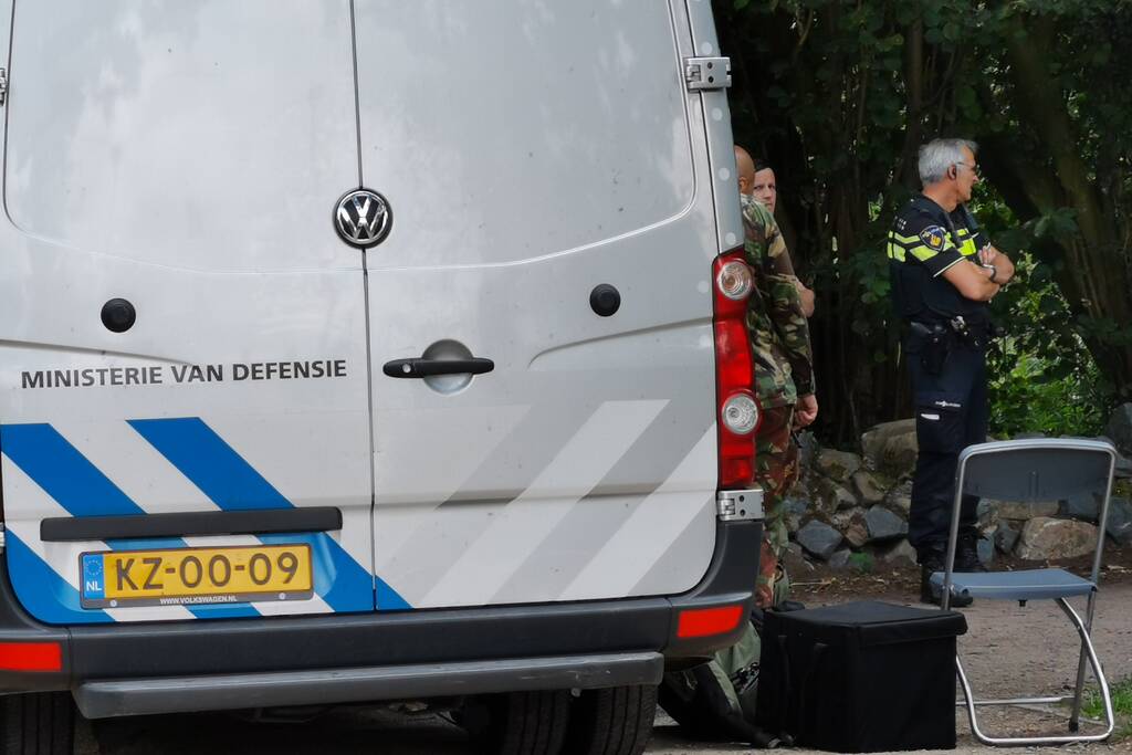 EOD doet onderzoek naar mogelijk explosief in Proosdijpark