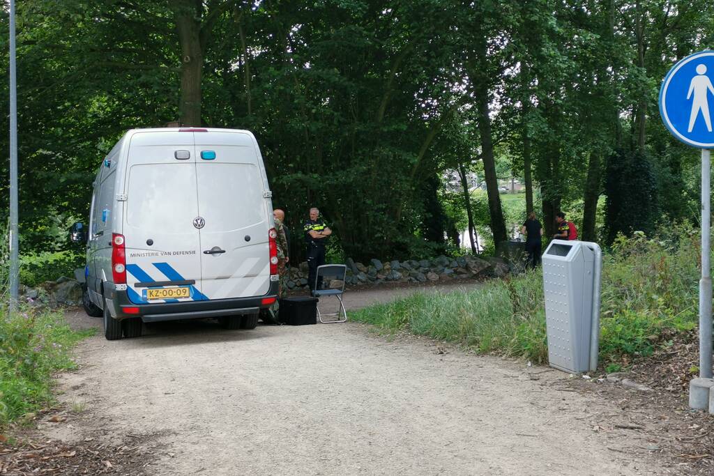 EOD doet onderzoek naar mogelijk explosief in Proosdijpark