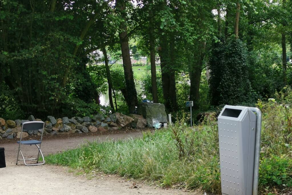 EOD doet onderzoek naar mogelijk explosief in Proosdijpark