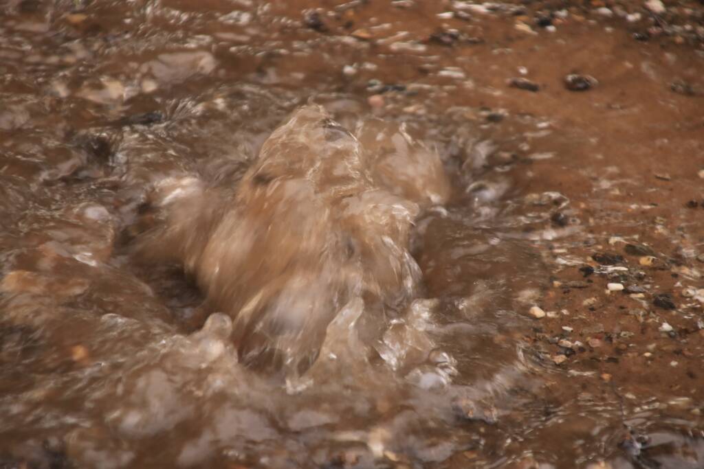 Gevaarlijke situatie door waterleidingbreuk