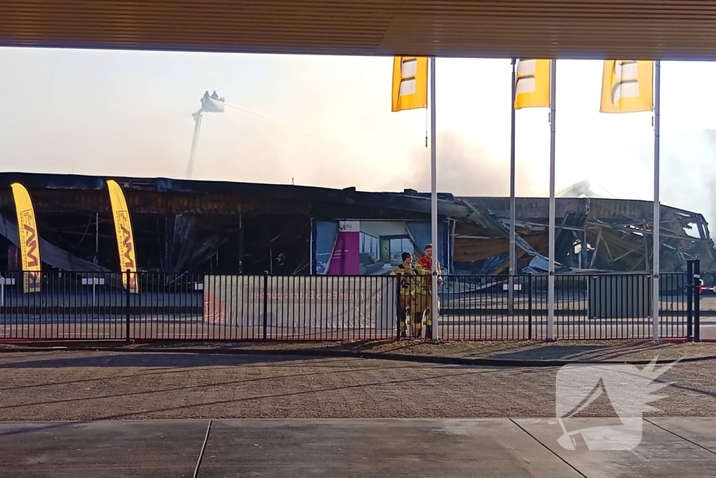 Brand verwoest meubelzaak