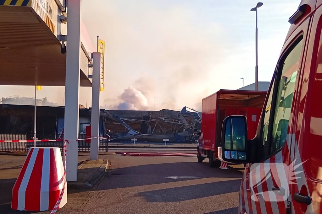 Brand verwoest meubelzaak