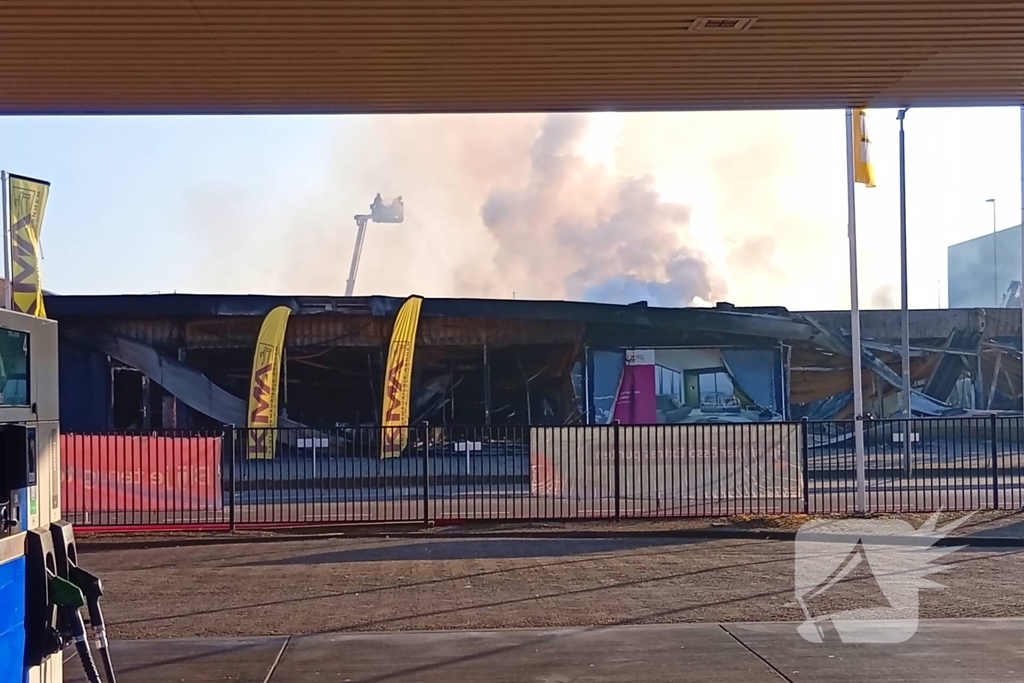 Brand verwoest meubelzaak